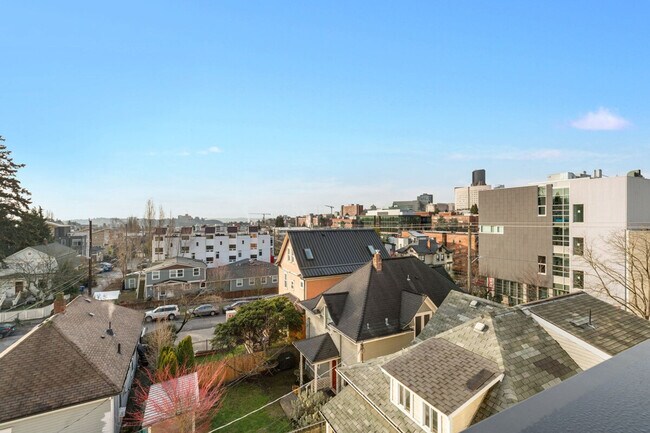 Building Photo - 1215 E Union St