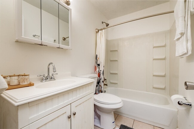 Building Photo - 9501 Upland Dr