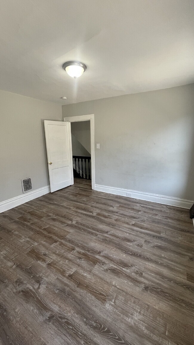 Building Photo - Spacious 4-Bedroom Home with 2 Full Bathrooms – Section 8 Approved and Ready for Move-In!