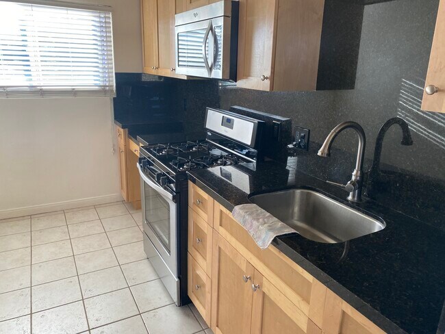 Primary Photo - 3133 Kemper St