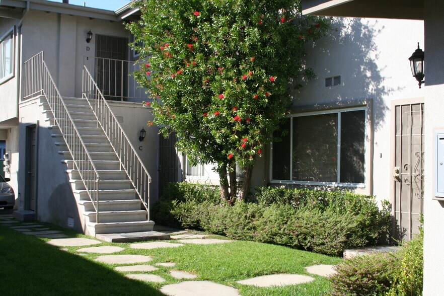 Unit #C - 3948 W 178th St