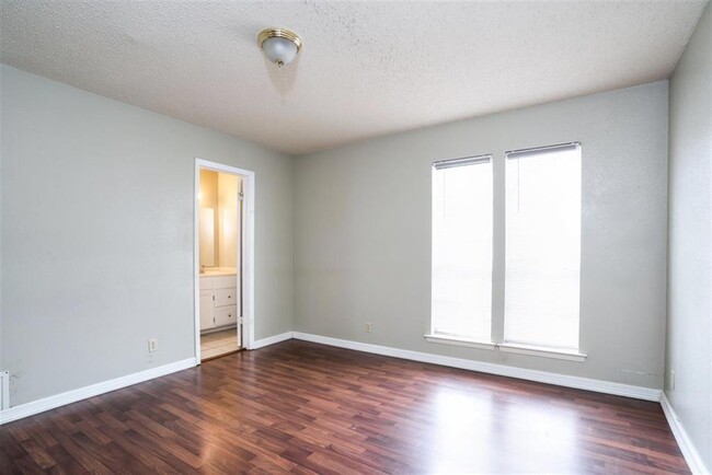 Building Photo - 4700 Franklin Park Dr