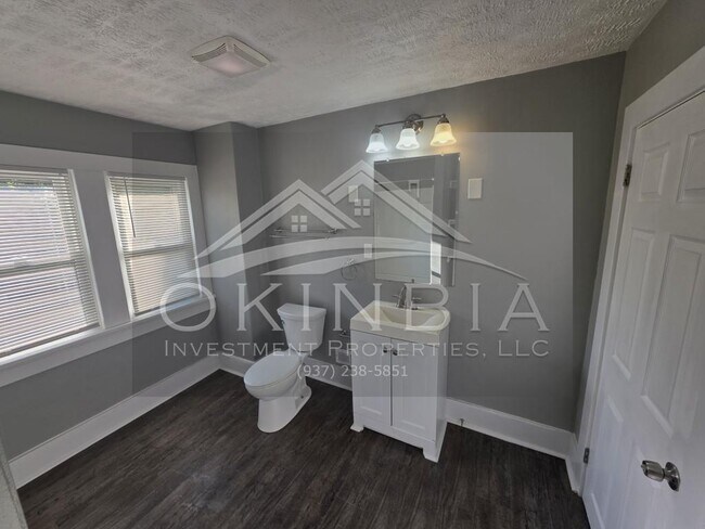 Building Photo - 1815 Catalpa Dr.