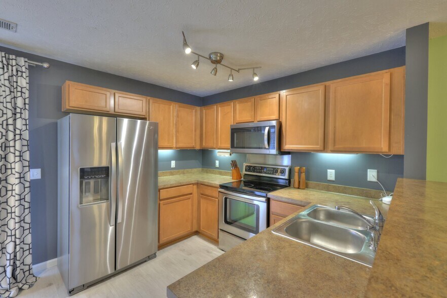 Building Photo - 589 Bradburn Village Cir