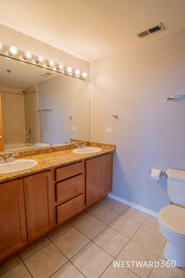 Building Photo - 6 Laflin-808