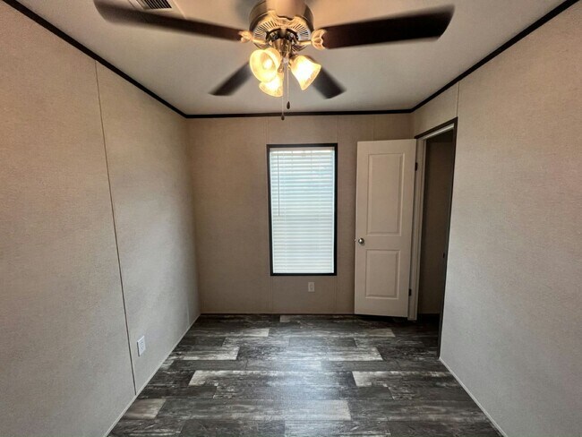 Building Photo - 38 Tower Manor Cir W
