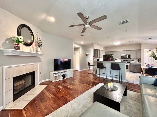 Building Photo - Cozy 3 Bed / 2 Bath Single-Story Home with Garage & Fenced Yard