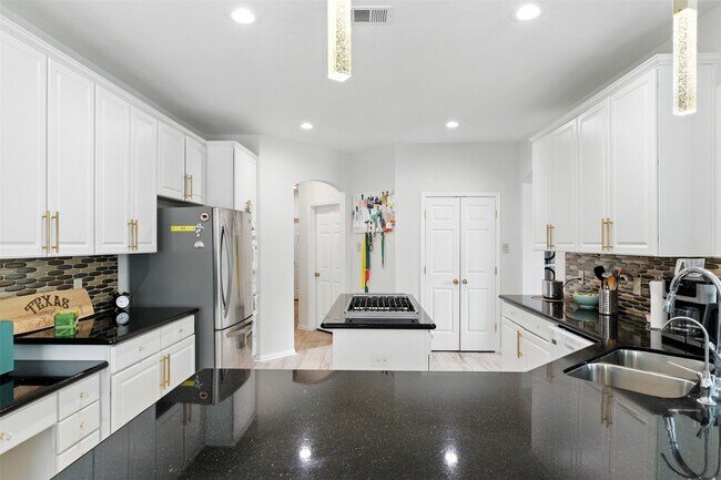Building Photo - 20519 Ivory Creek Ln