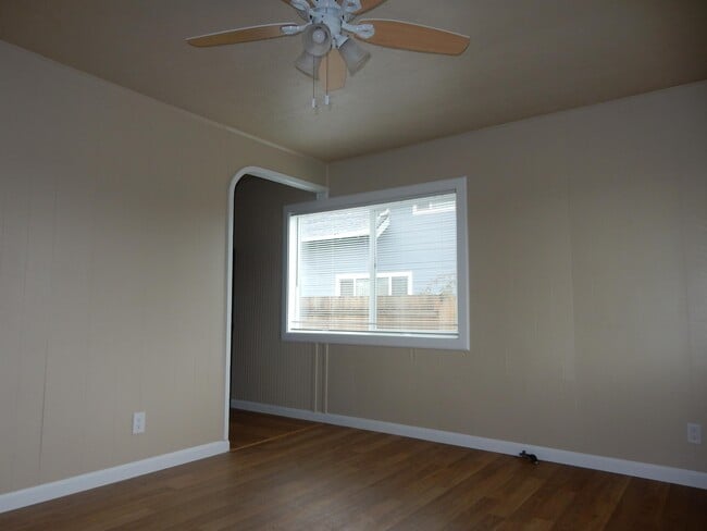 Building Photo - 1458 E Cleveland St