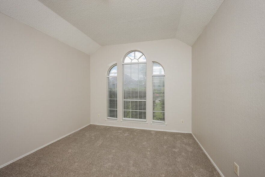 Building Photo - 1145 Devonshire Dr