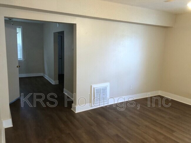 Building Photo - 1032 37th St