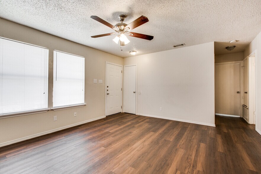 Building Photo - 5707 Spring Meadow Rd