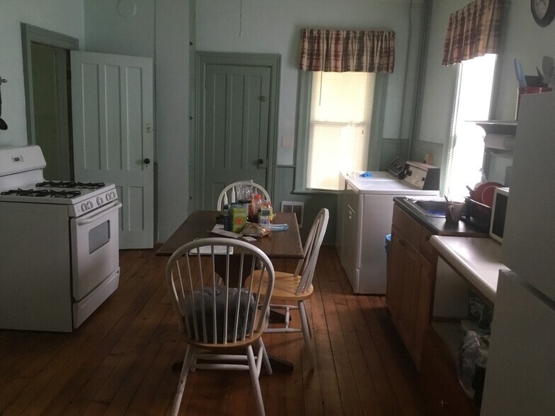 Kitchen - 1029 Downer Ave