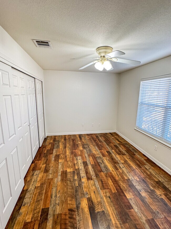 Building Photo - 1613 Apollo Cir