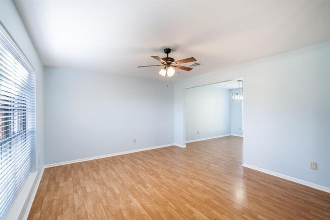 Building Photo - 4330 Heathfield Dr