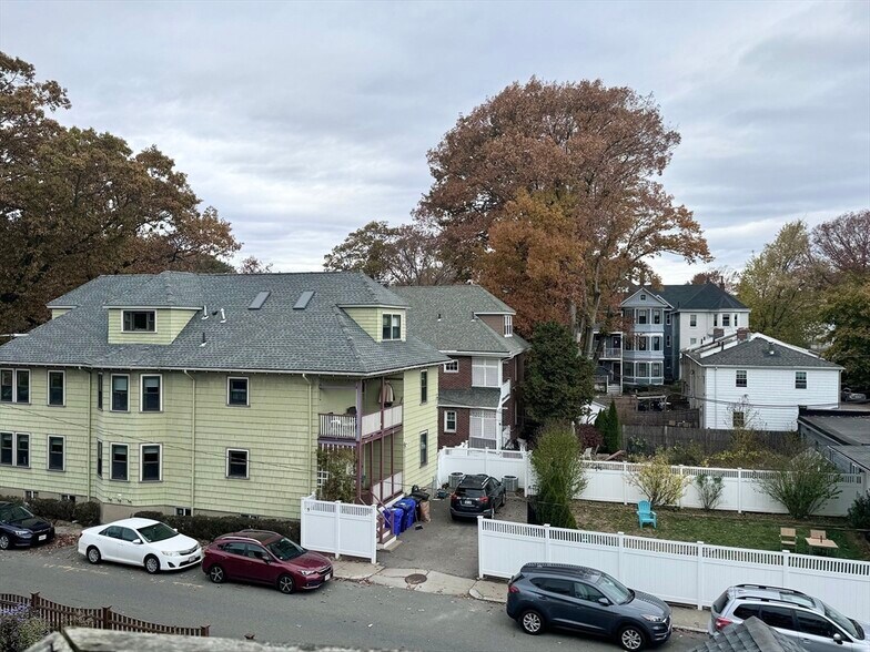 Building Photo - 47 1/2 Jamaica St