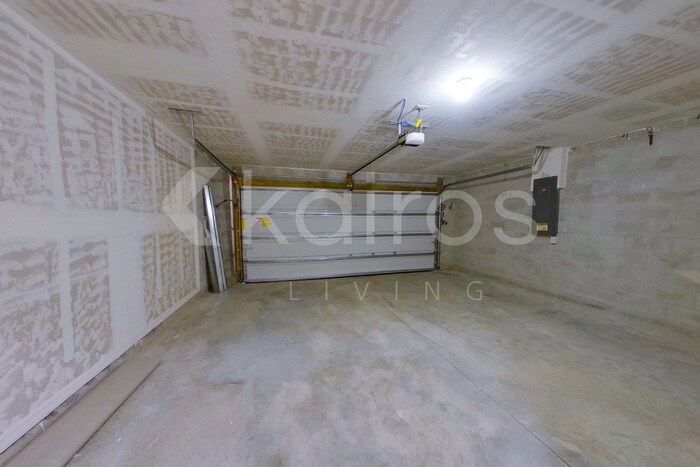 Building Photo - 1128 Hayes Ave S