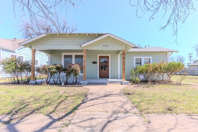 Primary Photo - 1341 Peach St