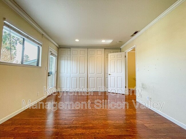 Building Photo - 700 Chiquita Ave