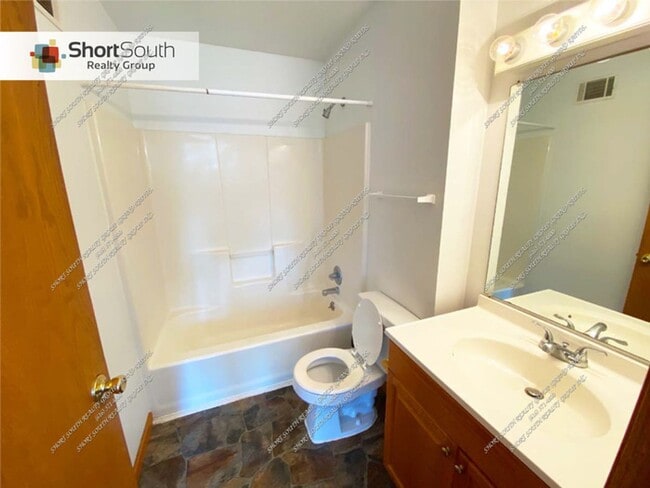 Building Photo - 4 bed 2 bath Single Family Home
