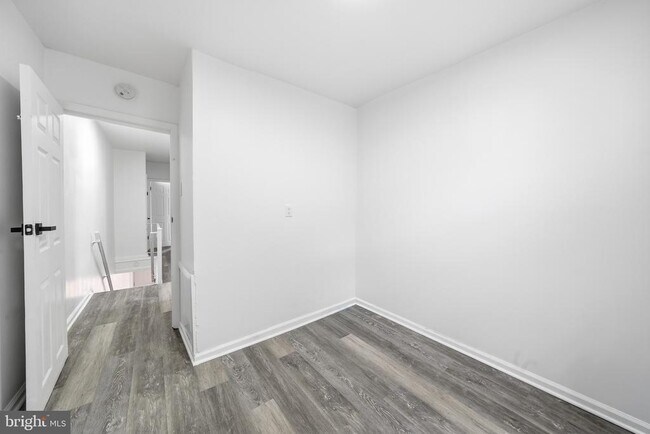 Building Photo - 2062 E Stella St