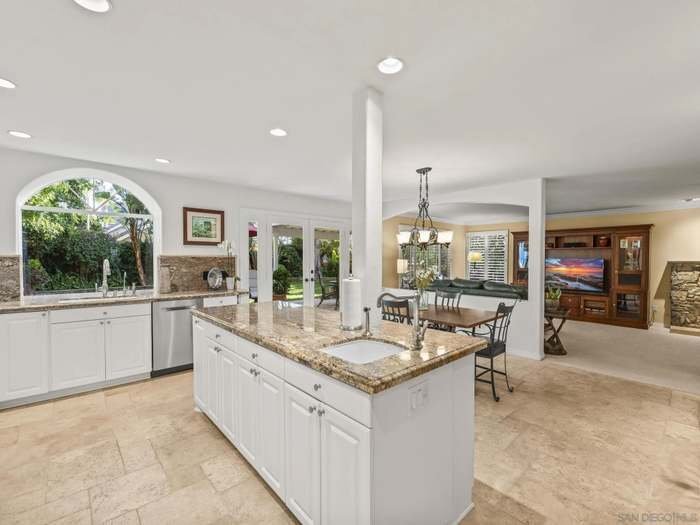 Building Photo - 6502 La Paloma St
