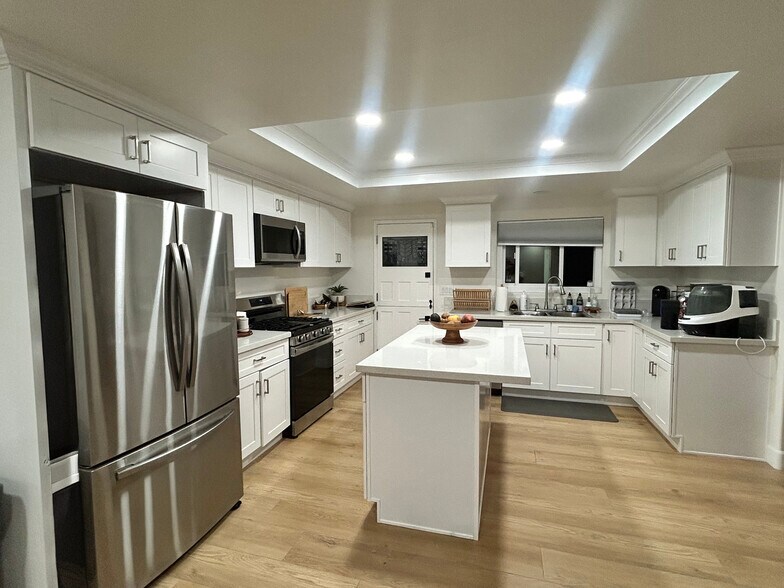 Kitchen - 1728 Santa Ana Ave