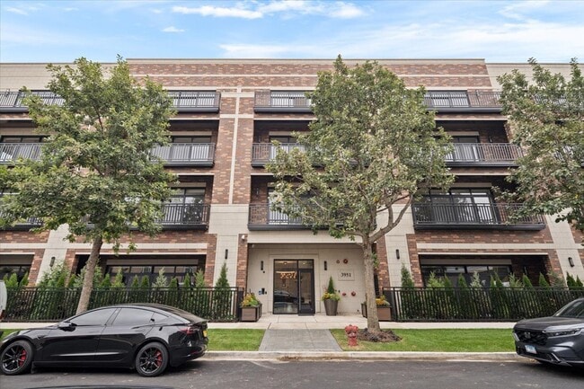 Building Photo - 3951 N Wayne Ave