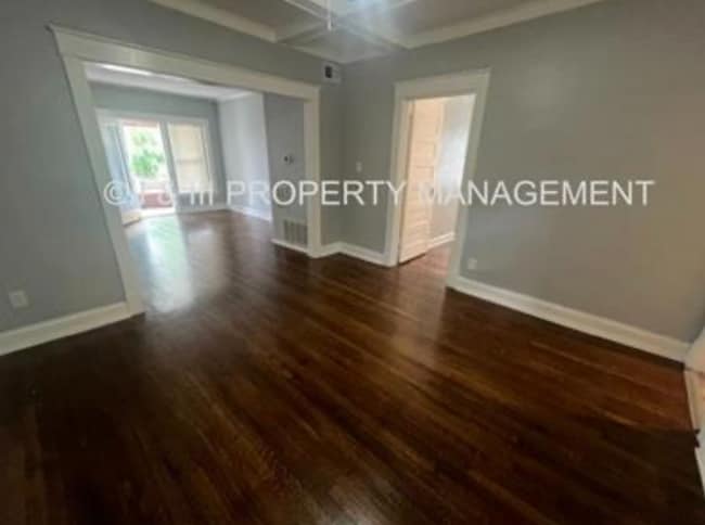 Building Photo - 219 W 37th St