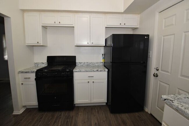 Building Photo - Elkhart 3 bedroom and 2 full baths