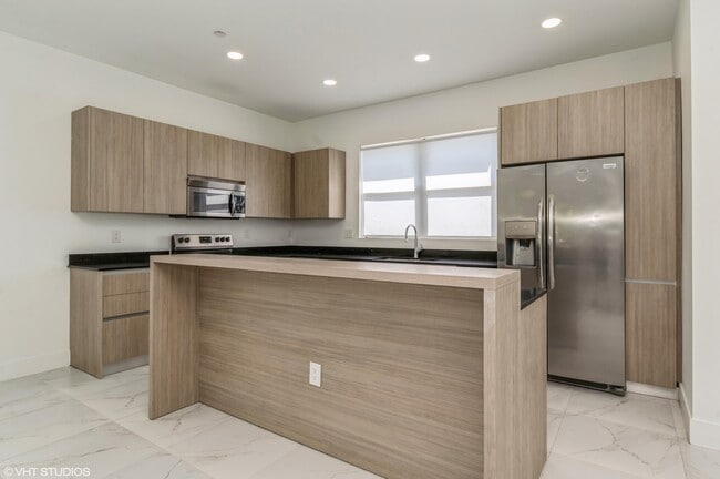 Building Photo - 6151 SW 36th Ct