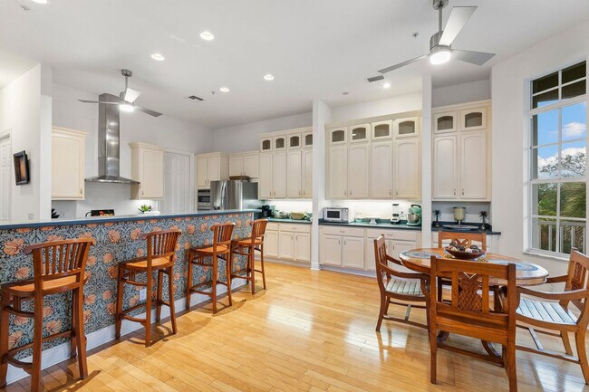 Building Photo - 1927 Sheffield Ave