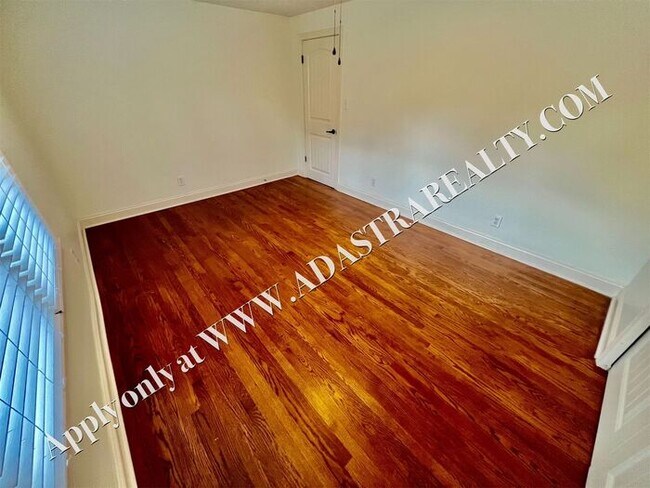 Building Photo - Beautiful 4 Bed 3.5 Bath Home in Fairway-Available NOW!!