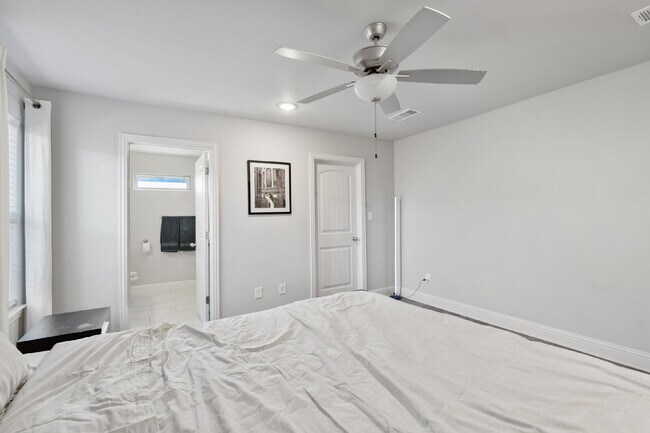 Building Photo - 1707 Aleia Cv