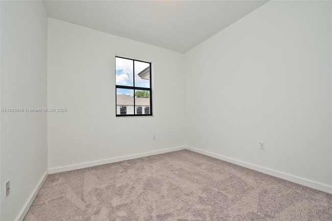 Building Photo - 523 SW 19th Ter