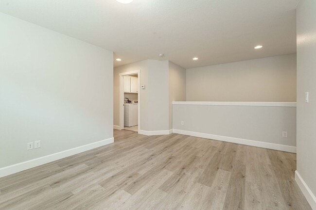 Building Photo - Desirable Salmon Creek Home Located in Lux...