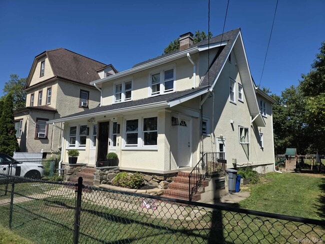 Building Photo - 18 Webster Ave