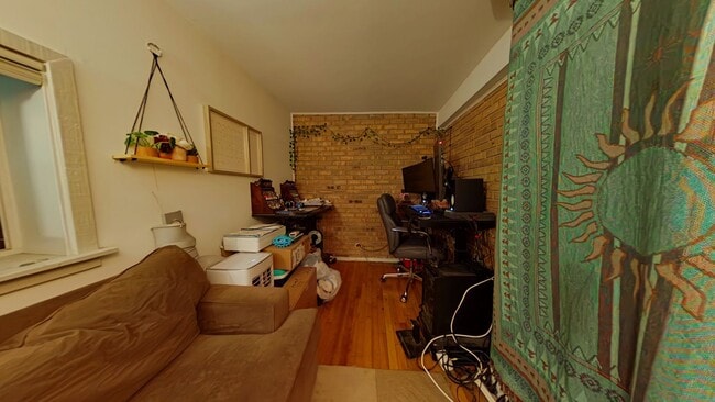 Building Photo - 831 W Wrightwood Ave