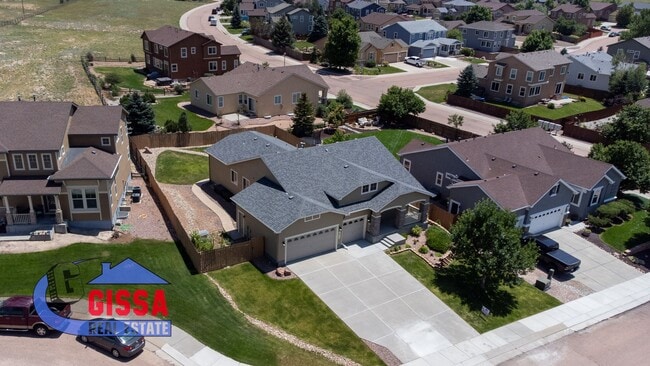 Building Photo - Beautiful ranch style home available to mo...