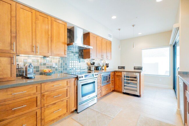 Building Photo - PRIVATE POOL - 2 BEDROOMS PLUS DEN