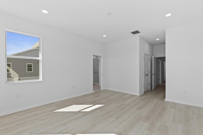 Building Photo - 4404 Longwood Lk Sq