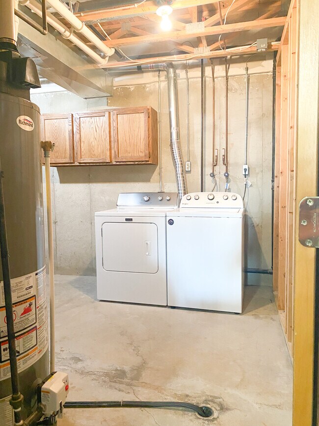 Building Photo - 13057 Velp Ave