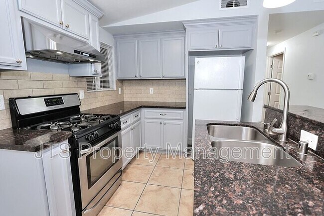 Building Photo - 2000 Belcot Rd