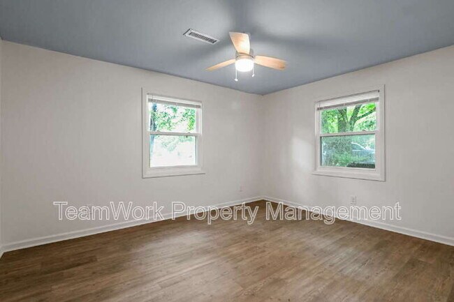 Building Photo - 3111 Azalea Dr