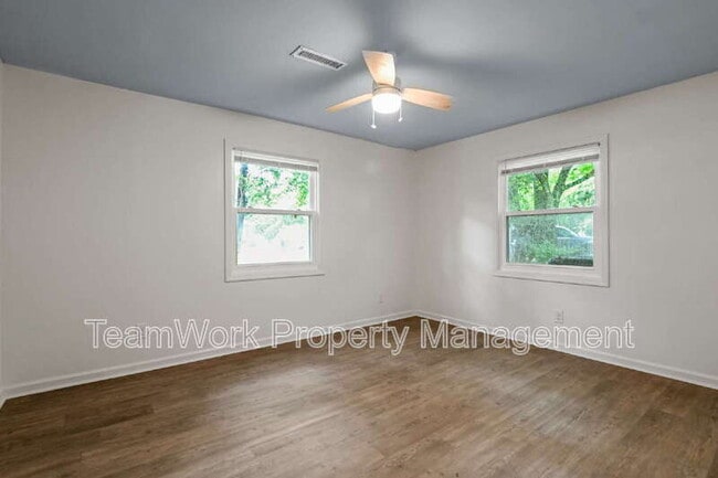 Building Photo - 3111 Azalea Dr