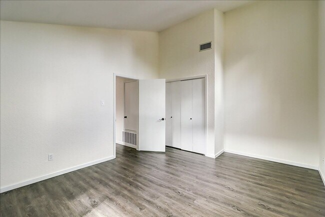 Building Photo - 5530 Tahoe Cir