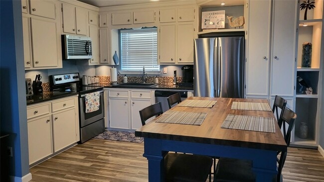 Building Photo - 16527 Lewis Scott Rd