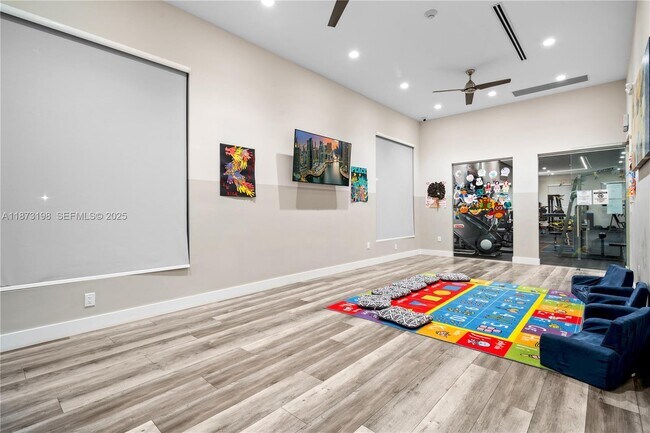 Building Photo - 3114 SE 3rd Dr