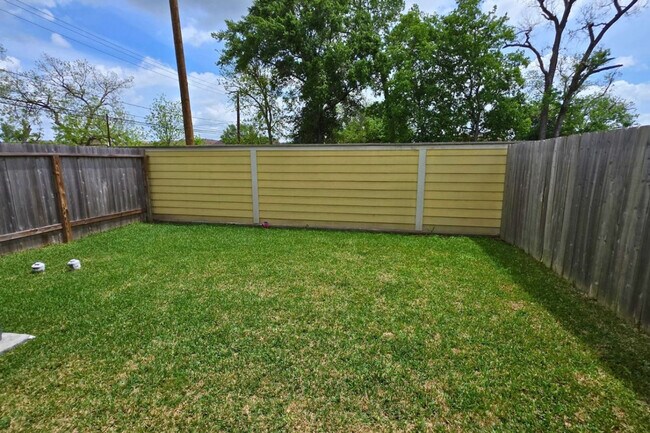 Building Photo - 5342 Donovan Gdns Ln