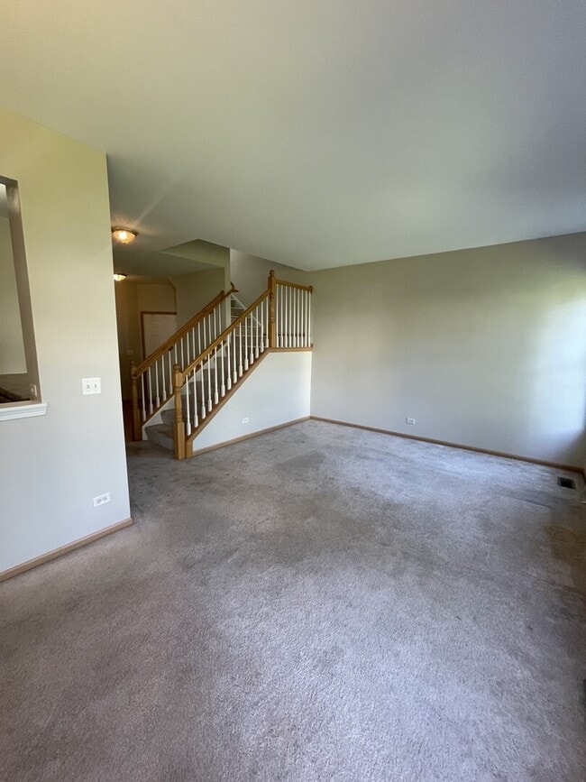 Building Photo - 160 Concord Dr S